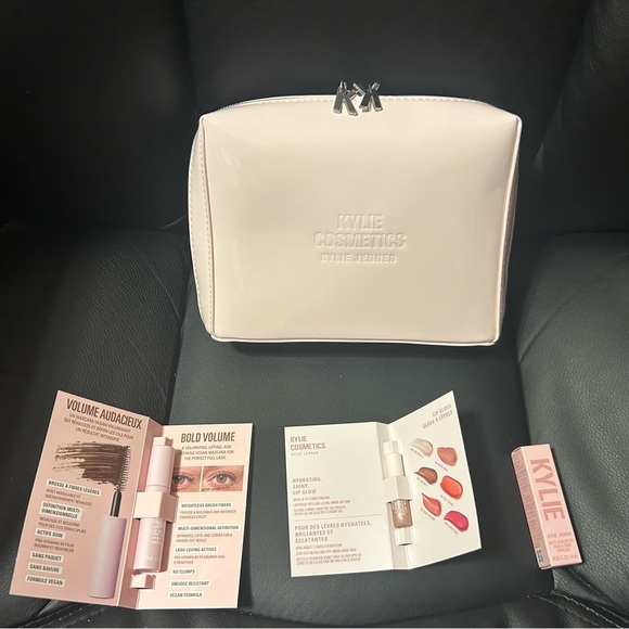 Kylie Cosmetics - Picture 2 of 3